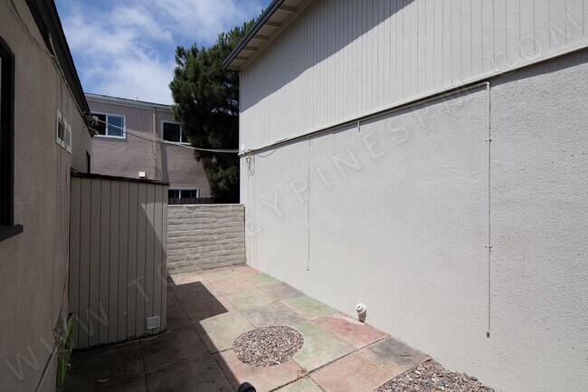 Building Photo - *OPEN HOUSE: 8/30 10-11AM* Cottage in Paci...