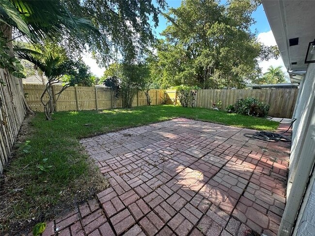 Building Photo - 814 SW 12th Pl