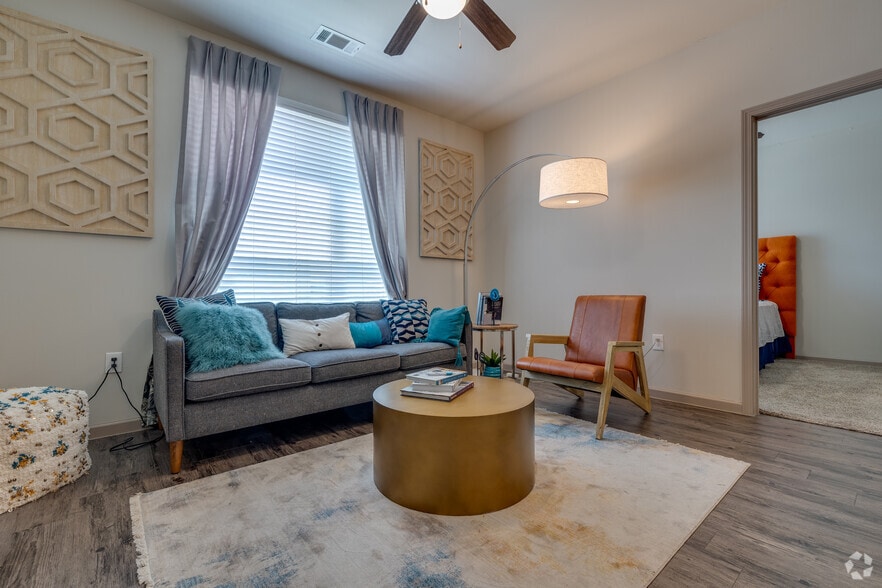 2BR/2BA- 953SF - The Maywood Apartments