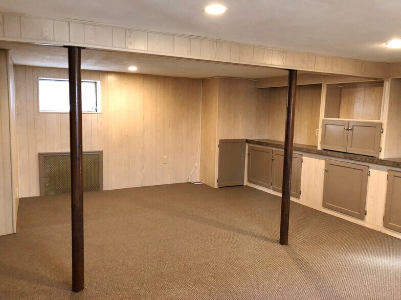 Building Photo - 9 Graywood Rd