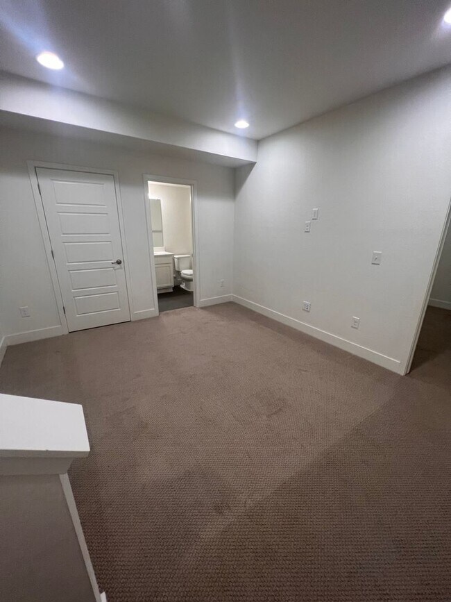Building Photo - NEW BUILD 4 Bed 3.5 Bath Townhome In Superior-Available Now!