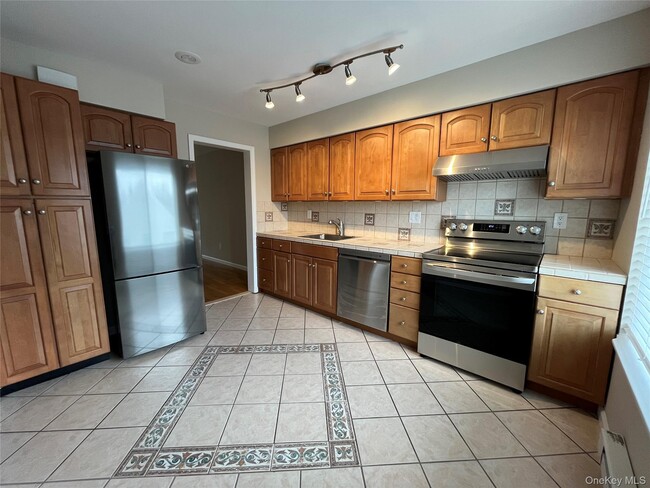 Building Photo - 11 Wildwood Rd