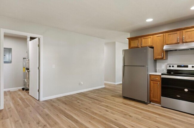 Building Photo - 2202 N Pierce Ave