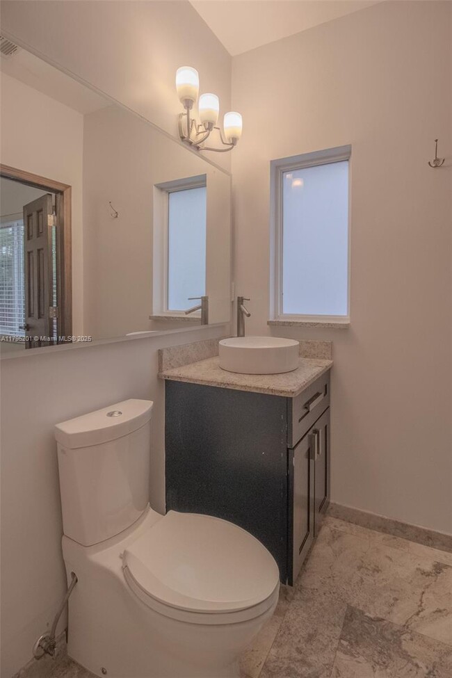 Building Photo - 3722 Royal Palm Ave