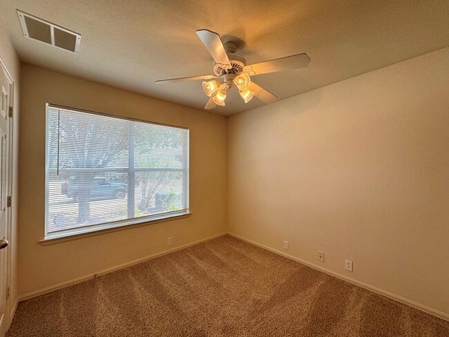 Building Photo - 172 Spruce Dr