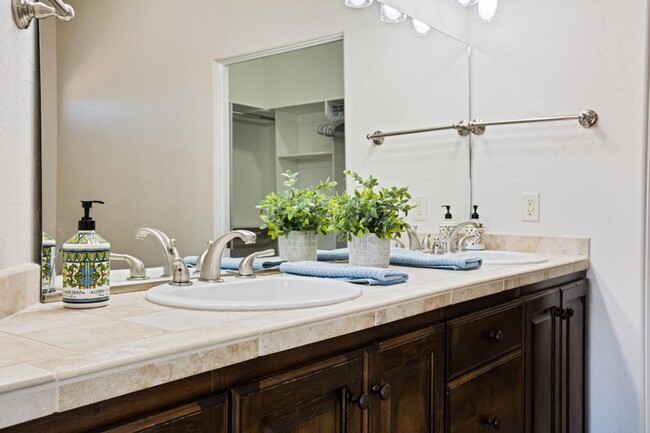 Building Photo - Bella Terrazza FURNISHED CONDO  --  Golf C...
