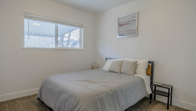 Building Photo - FURNISHED MONTH TO MONTH with 20x30 Storage!