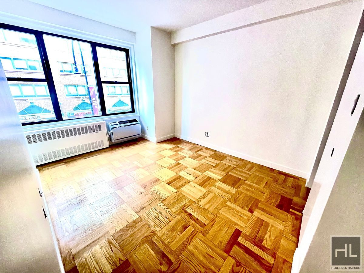 Building Photo - Fourth Avenue