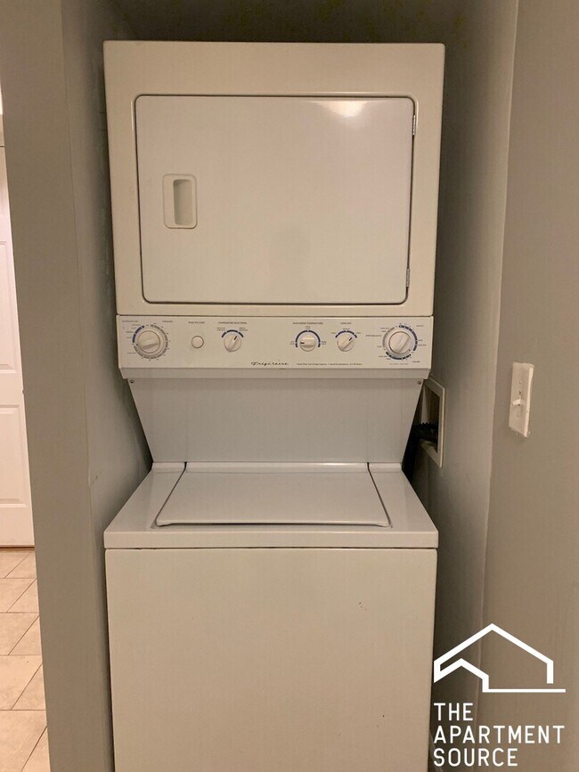 Building Photo - 1621 W Wallen Ave