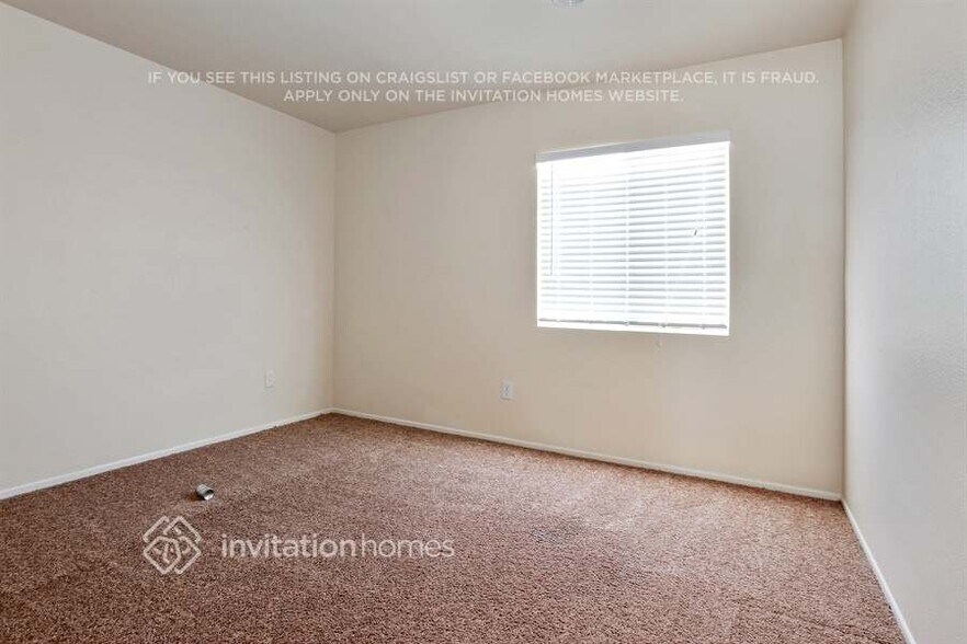 Building Photo - 2533 Carolyn Dr