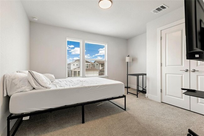 Building Photo - 8609 Cottage Rose Dr