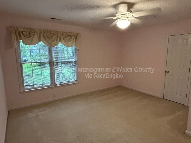 Building Photo - 106 Oak Spring Ct