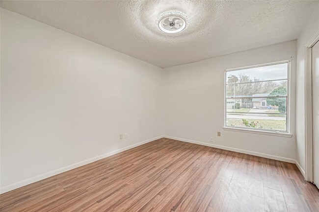 Building Photo - 10806 Silkwood Dr