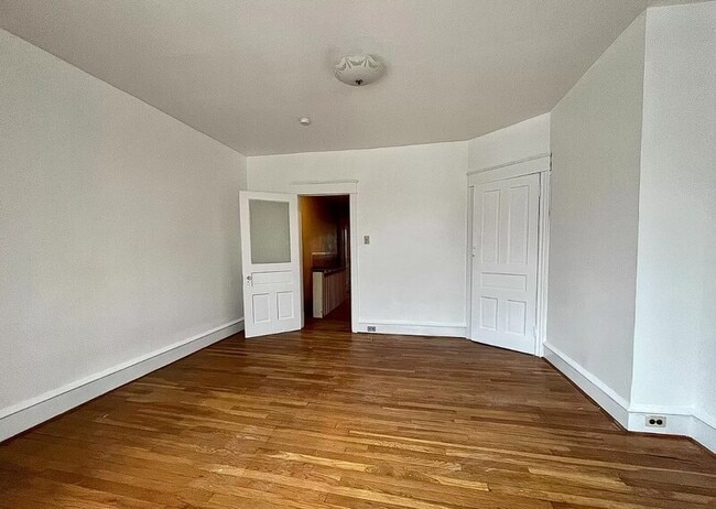 Building Photo - 1935 W Hunting Park Ave