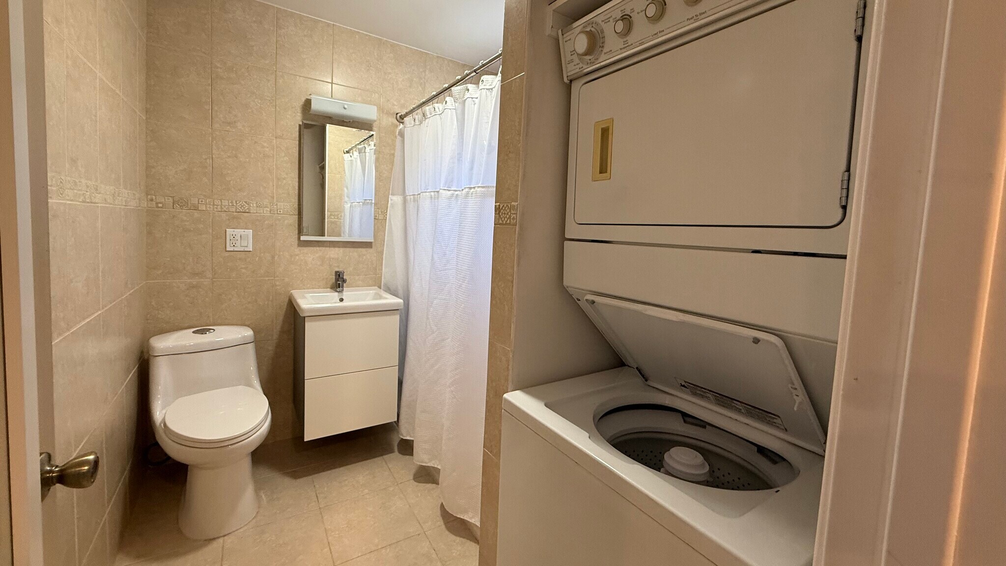 Building Photo - 596 S Mentor Ave