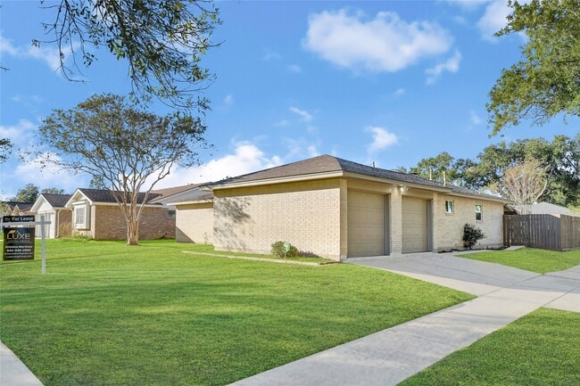 Building Photo - 8802 Tanager St