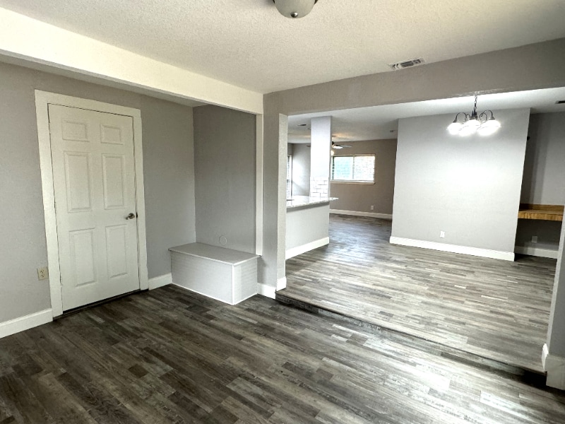 Building Photo - 3606 Versailles Dr