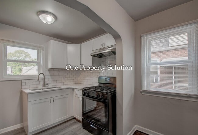 Building Photo - 4656 Pierce St