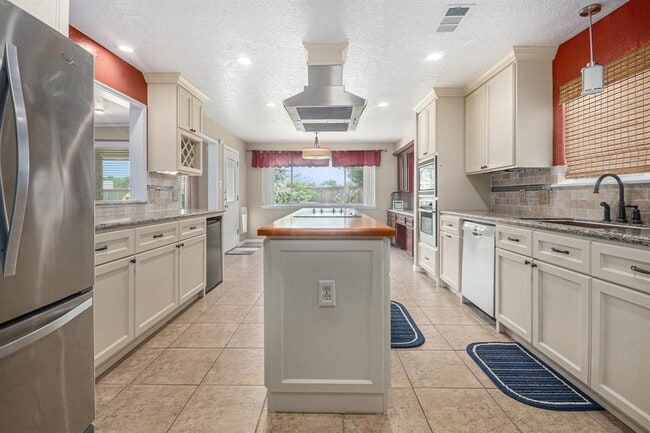 Building Photo - 16007 Brookvilla Dr