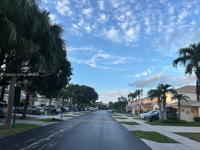 Building Photo - 4046 Eastridge Dr