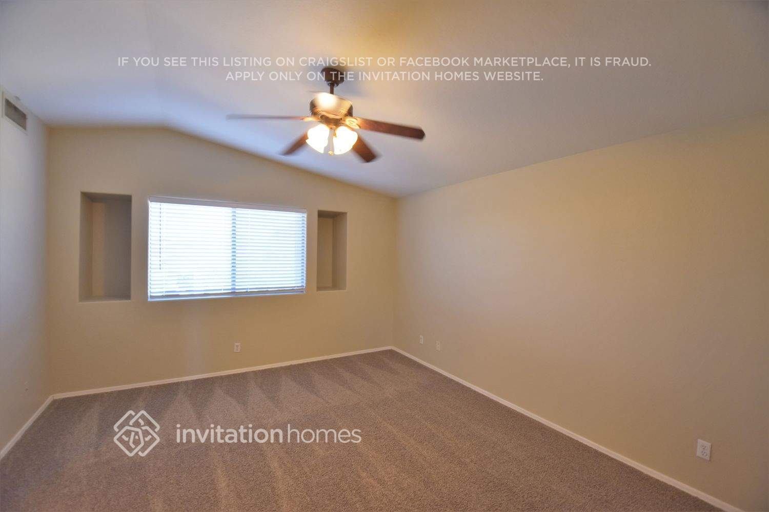 Building Photo - 5614 S 53rd Dr