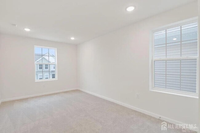 Building Photo - 735 Station Rd