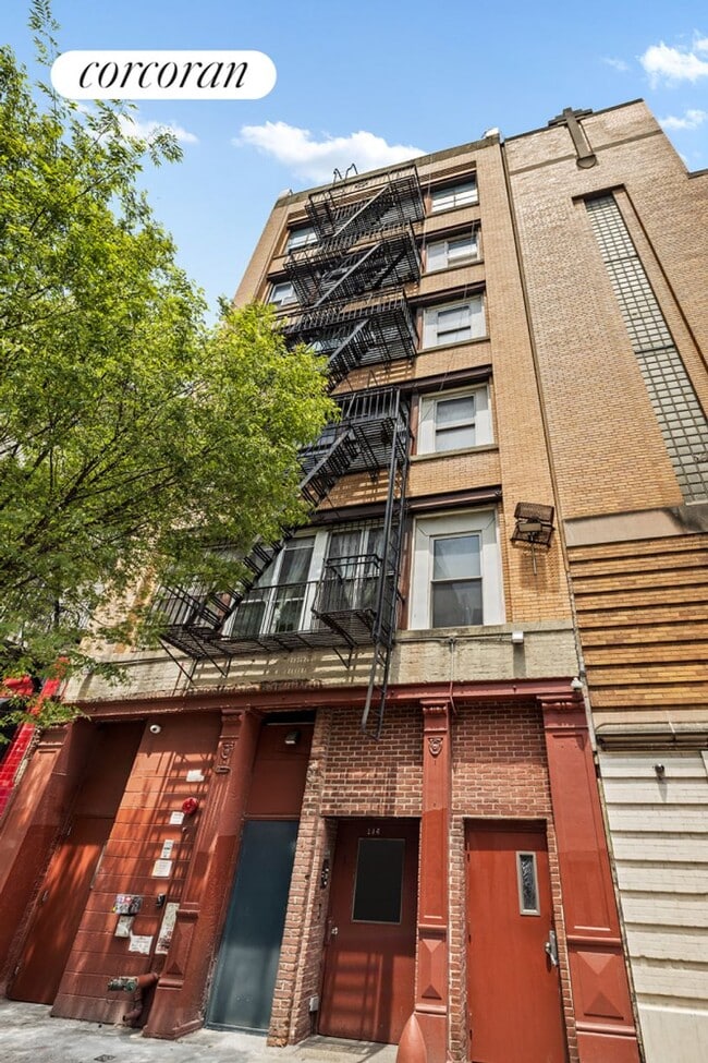 Building Photo - 405 E 13th St