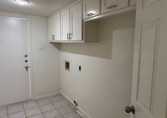 Building Photo - Frenship 2 Story Home