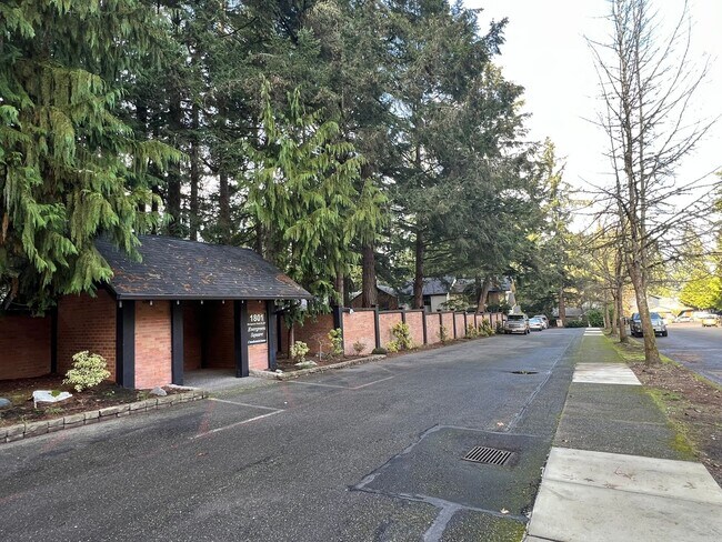 Building Photo - Westside Condo w/ Pool & Garage (Water Included)