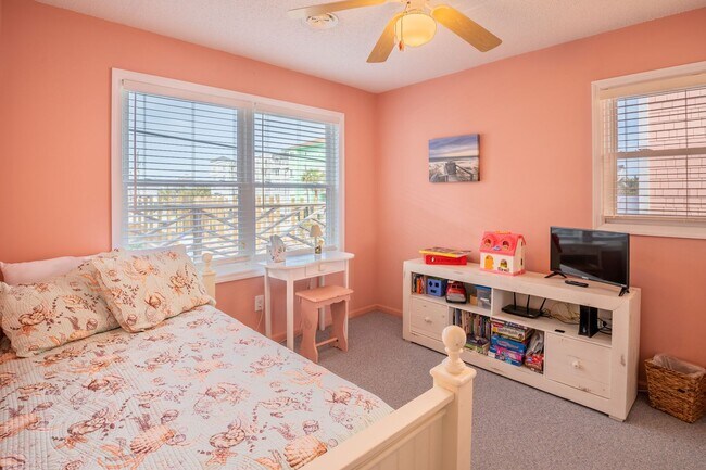 Building Photo - FURNISHED OFF-SEASON MONTHLY RENTAL-STARTI...