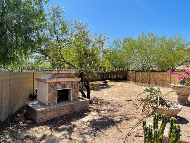 Building Photo - 3632 W Jacksonville Dr