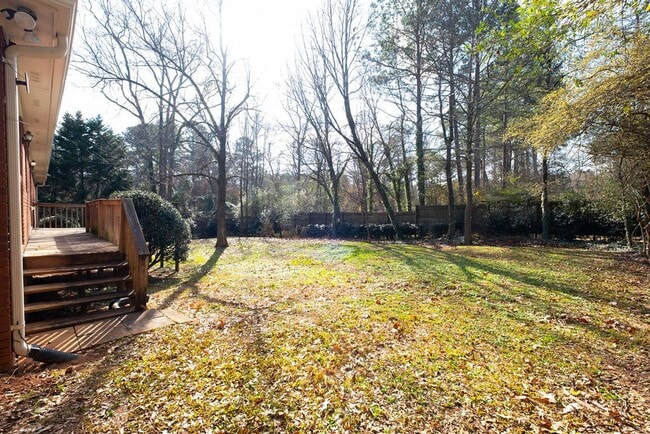 Building Photo - 125 Honeytree Dr