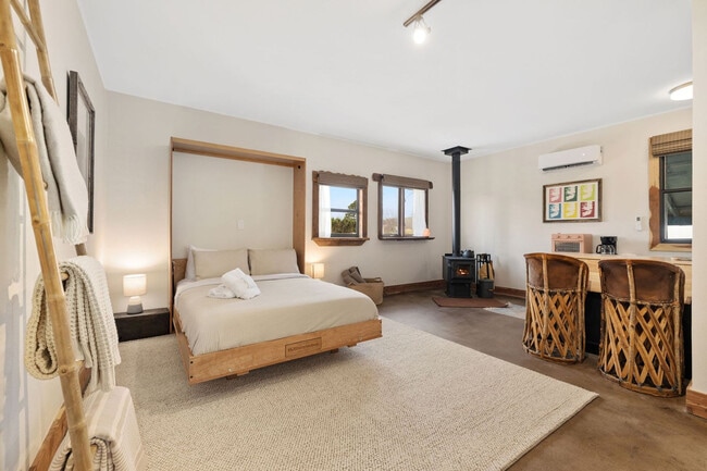 Building Photo - 17097 Lake Sequoyah Dr