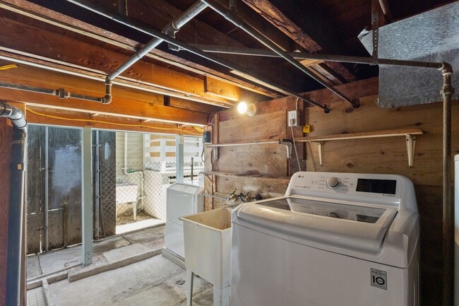 Building Photo - 1128 2nd Ave