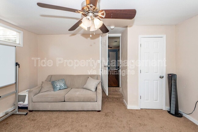 Building Photo - 1233 Hawthorne Cir