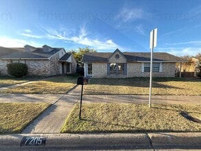 Building Photo - AVAILABLE NOW!!! Very Nice 3 Bedroom Dallas Half Duplex in Duncanville ISD