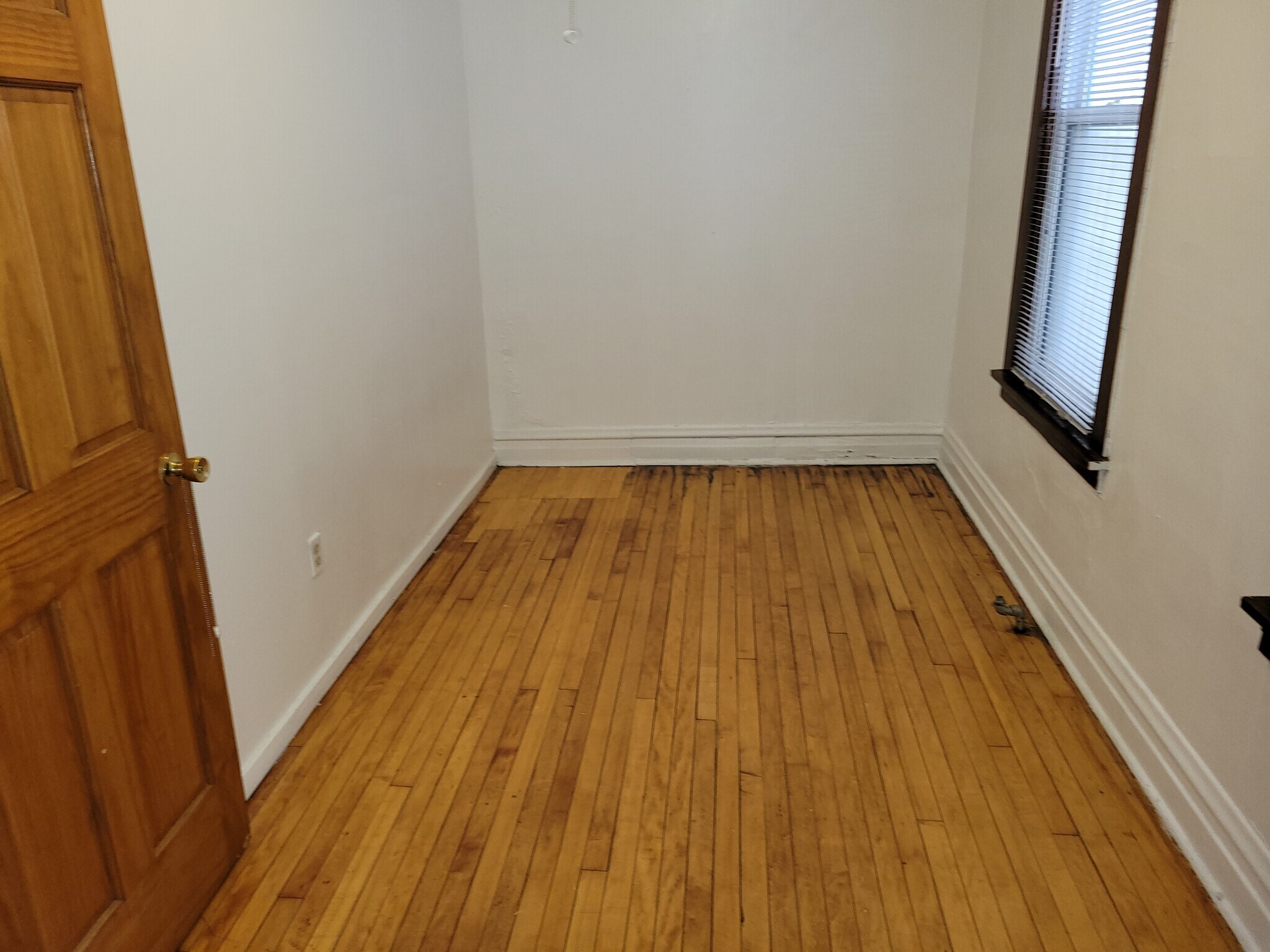 Building Photo - 3051 N Leavitt St