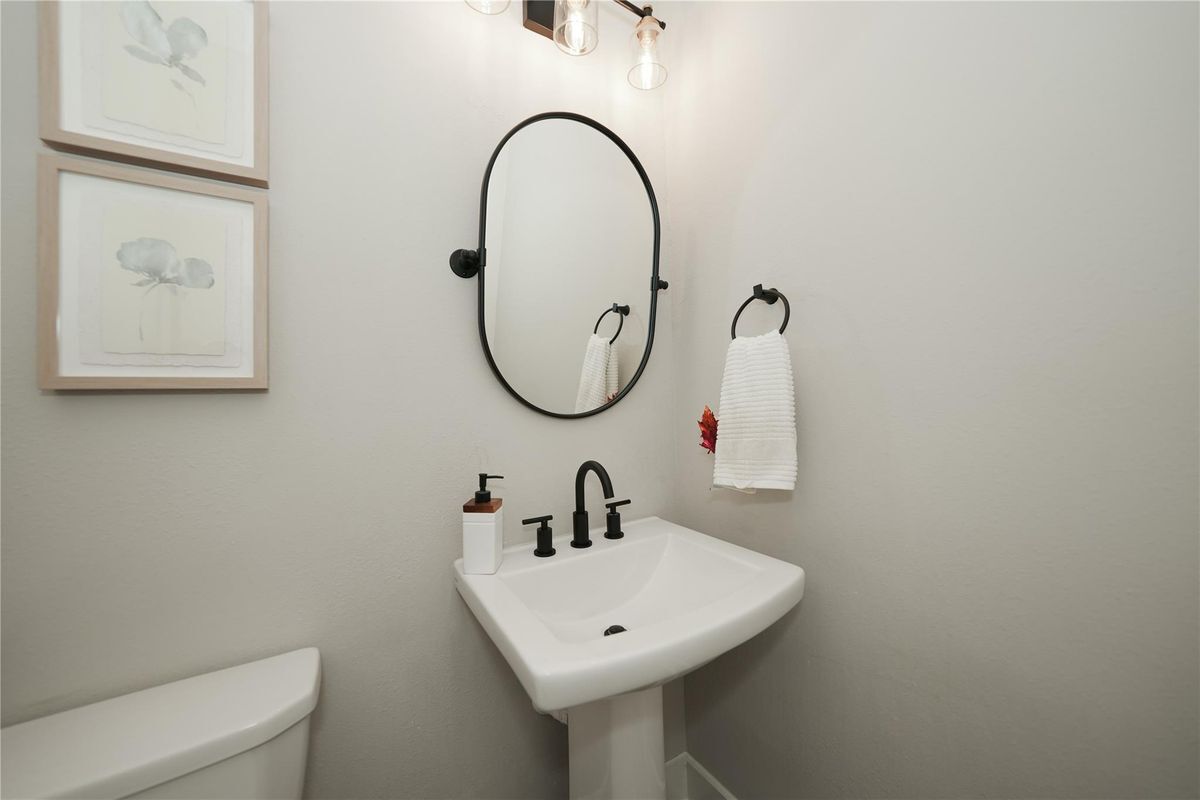 Building Photo - 413 Stratus View Ct