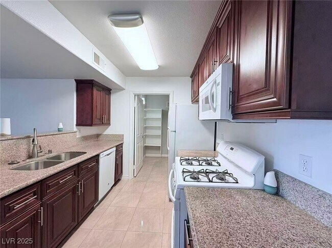 Building Photo - 7885 W Flamingo Rd