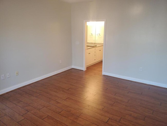 Building Photo - 84 Addison Cottage Way #211