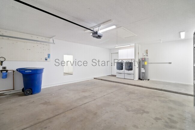 Building Photo - 713 W Alamo Dr