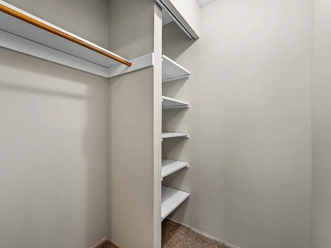 Building Photo - 3945 Sloping Dr