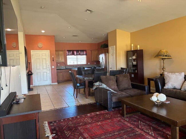 Building Photo - 2 Bedrooms / 2 Bathrooms Condo for Ren,  F...
