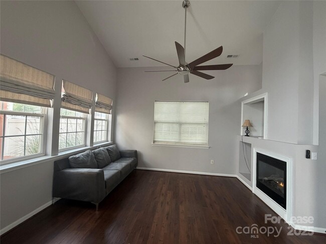 Building Photo - 9104 Meadowmont View Dr