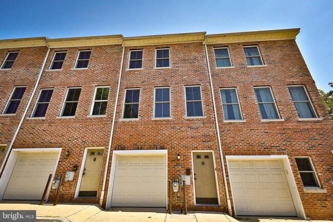 Building Photo - 406 Leverington Ave