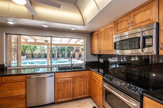 Building Photo - 4BR Entertainers Dream, McCormick Ranch