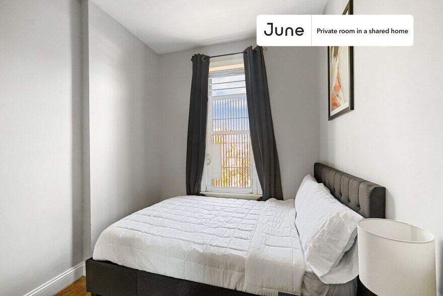 Building Photo - Room in Shared 4 bed/1 bath home