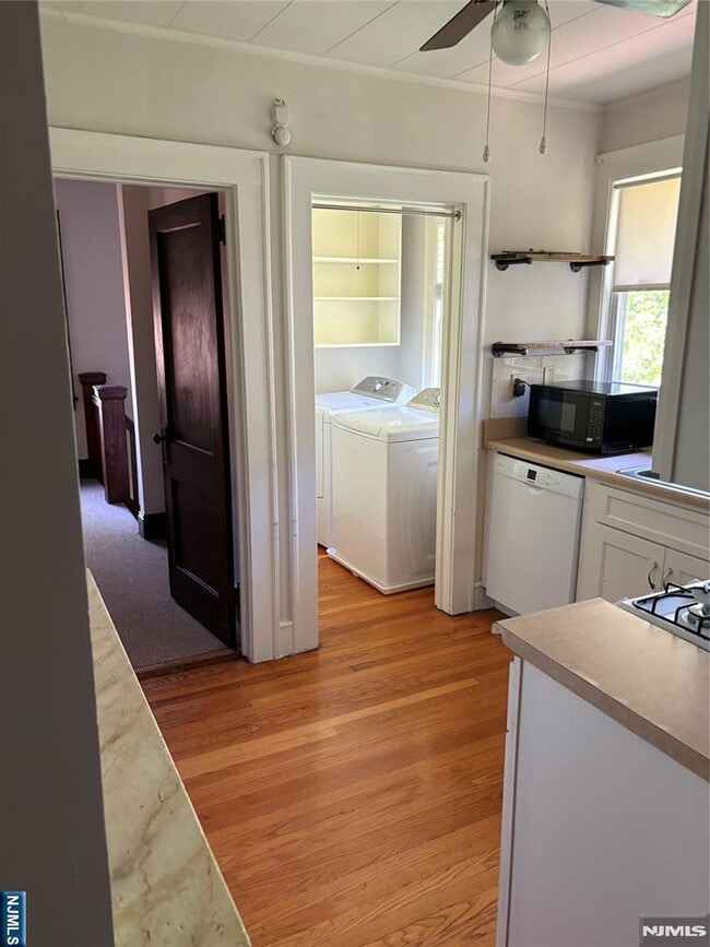 Building Photo - 348 Evergreen Pl