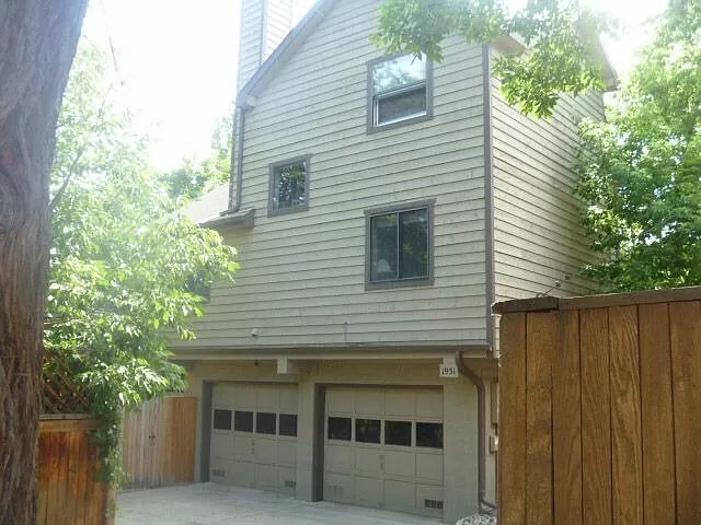 Primary Photo - 1931 Grove St
