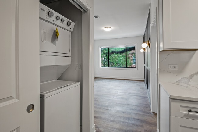 Building Photo - 1133 W Addison St